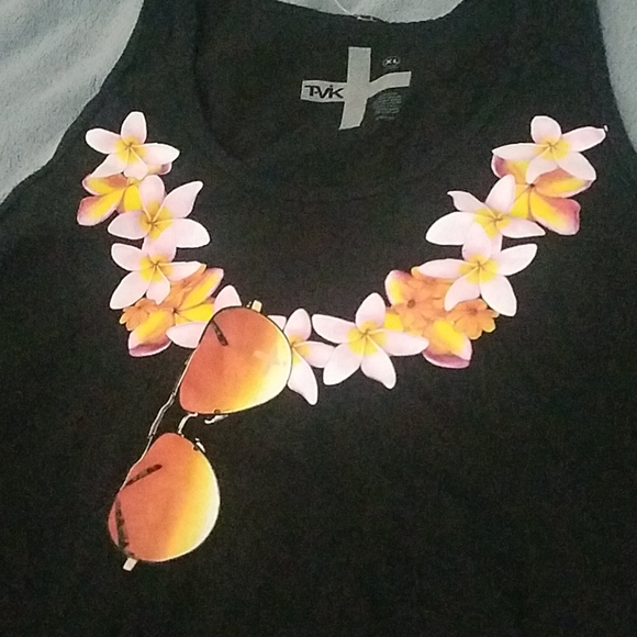 Mens tank with printed lei and sunglasses - Picture 2 of 3